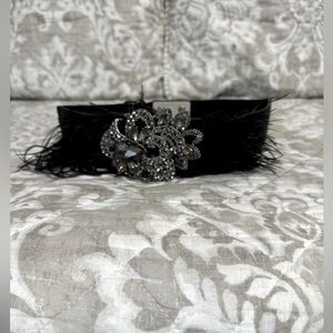 Black Stretch belt with black Feathers and Diamond Jewels size XS. Snaps in back